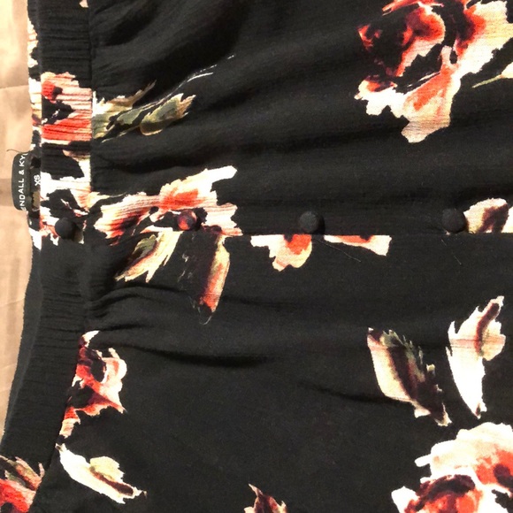 Kendall & Kylie Top - Picture 2 of 3